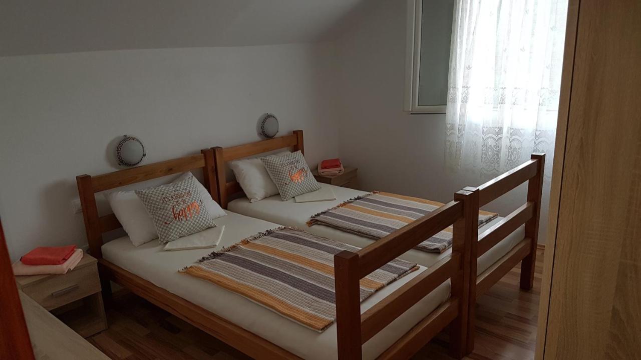 Apartman Vojaline Milna  Bagian luar foto