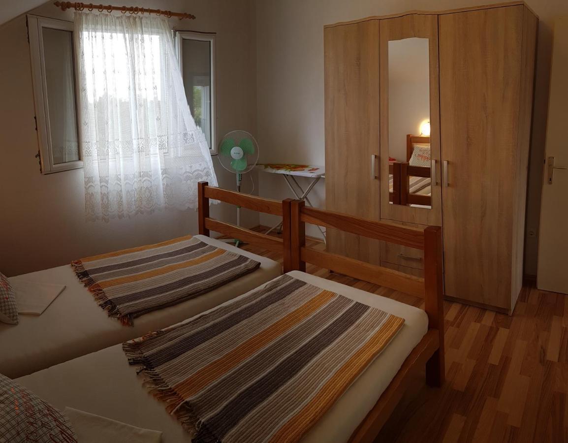 Apartman Vojaline Milna  Bagian luar foto