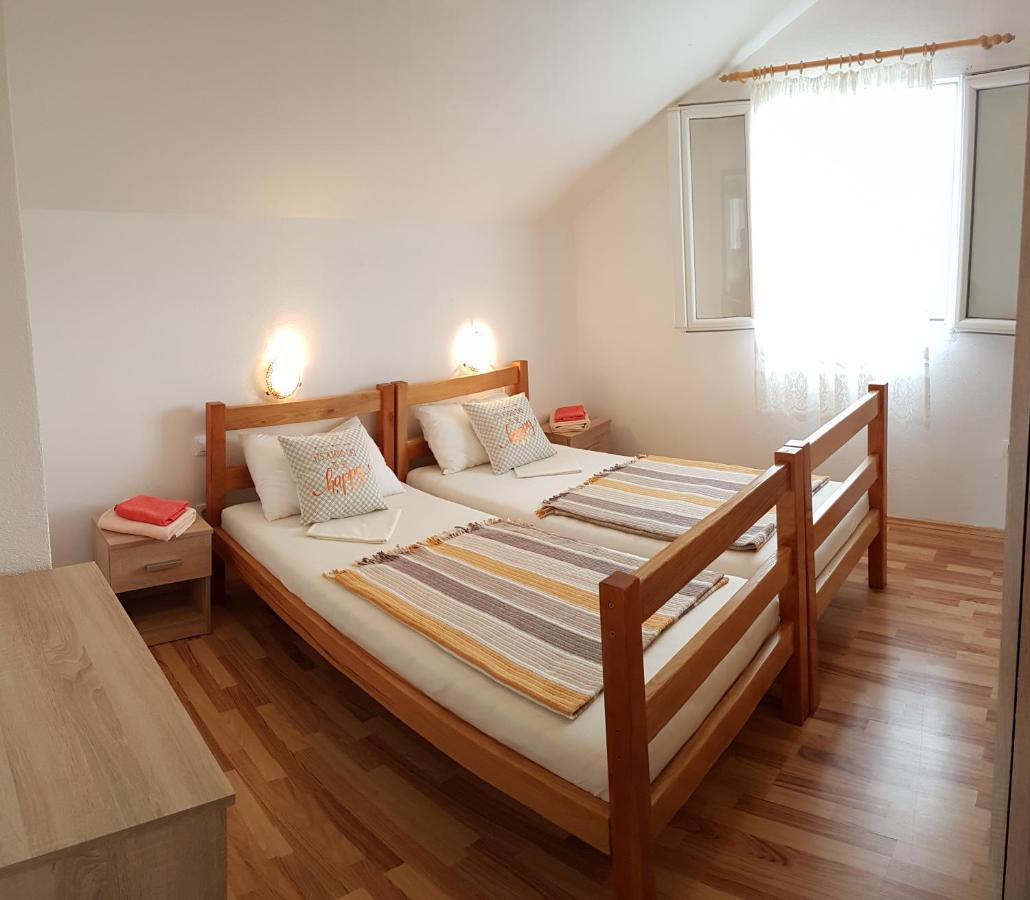 Apartman Vojaline Milna  Bagian luar foto