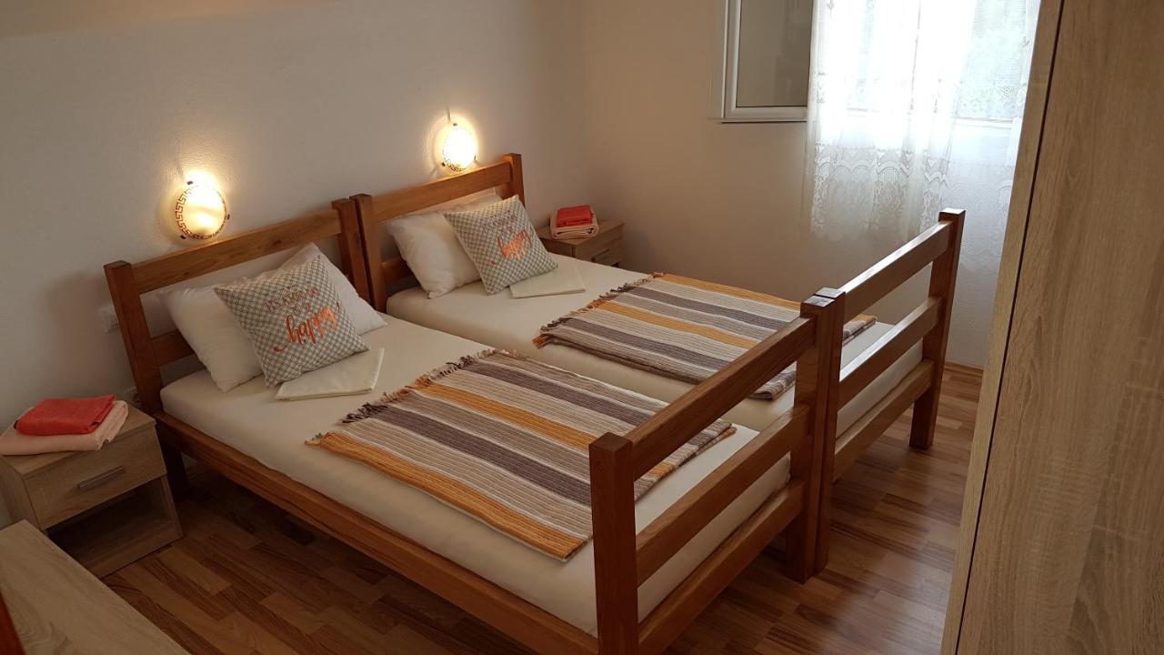 Apartman Vojaline Milna  Bagian luar foto